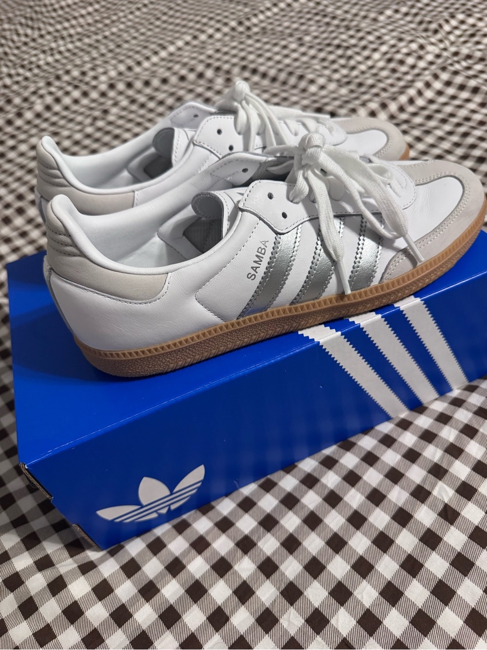 Women’s Adidas Samba in White / Silver size 9